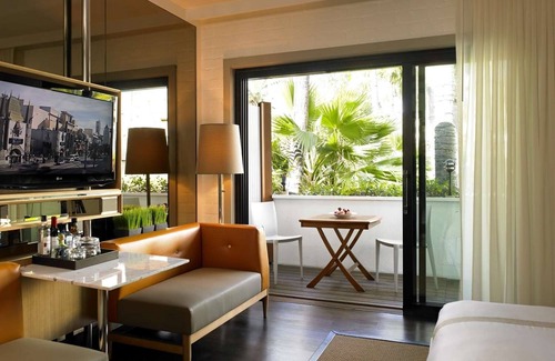 Hollywood Hotel | Cabana Balcony, The Hollywood Roosevelt, Historic Vibes, Walk of Fame Steps