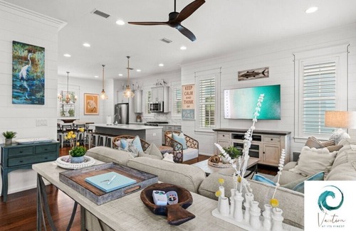 Lakeside at Blue Mountain Beach House | Cabana Banana - Pet Friendly/4 Bikes/6-Seater Golf Cart