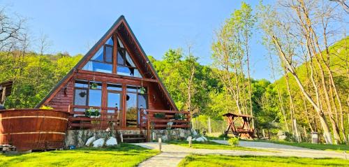 Fenes Cabin | Cabana Pietrar