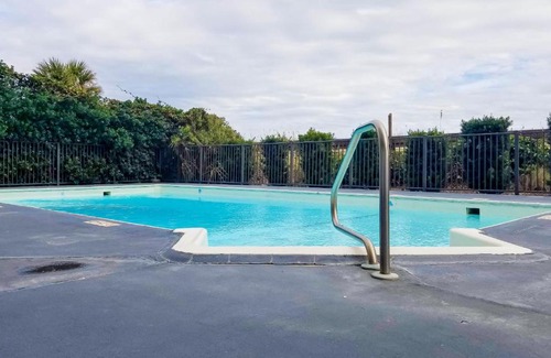 Carolina Beach Hotel | Cabana Suites Comfort