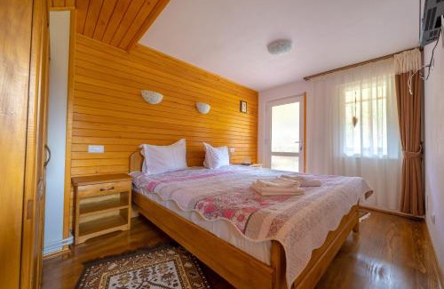 Poiana Teiului Cabin | Cabana TYF - Dreptu