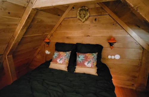 Sury-aux-Bois Cabin | Cabane Atypique sur une île