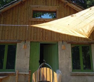 Mauregny-en-Haye Other | cabane au bord de l'eau pas de carpe dans l'étang pas d'électricité !