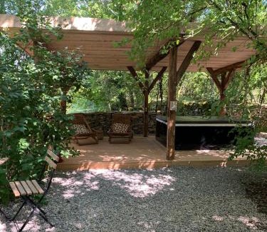 Livernon Cabin | cabane lodge avec spa privatif