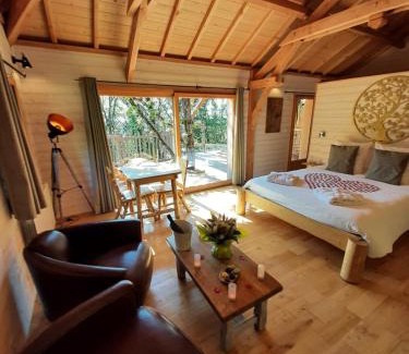 Bonlieu Bed & Breakfast | Cabanes du Hérisson, cabanes perchées de standing avec spa