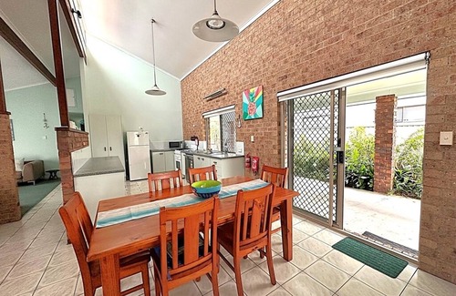 Bogangar House | Cabarita Beach - 3 bedroom house walking distance to beach & shops.