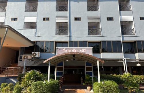 Photharam Hotel | Cabbages & Condoms Hotel Ratchaburi