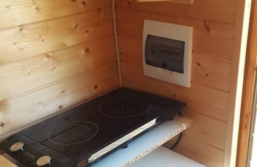 Oize House | Cabin with private jacuzzi and farm access