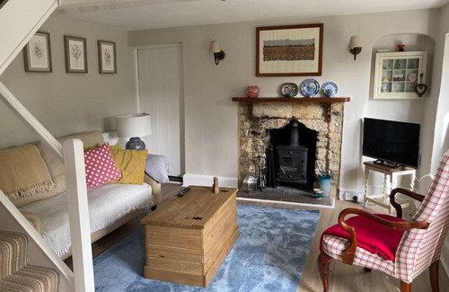 Inchbrook Cottage | Cabin ∙ 1 bedroom ∙ 3 guests
