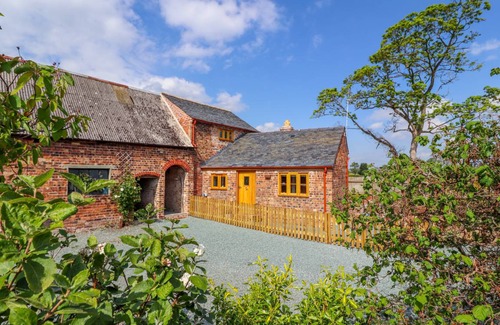 Maesbury Marsh Cottage | Cabin ∙ 1 bedroom ∙ 2 guests