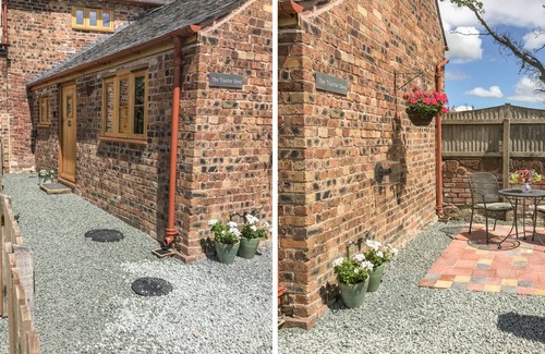 Maesbury Marsh Cottage | Cabin ∙ 1 bedroom ∙ 2 guests