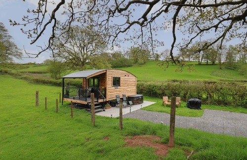 Llanddeusant Cottage | Cabin ∙ 1 bedroom ∙ 2 guests