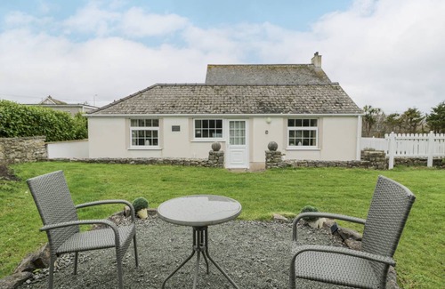 Moelfre Cottage | Cabin ∙ 1 bedroom ∙ 2 guests