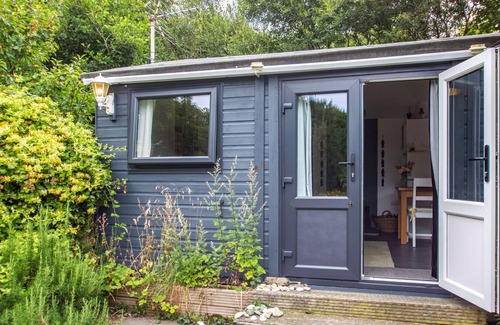 Aberdovey Cottage | Cabin ∙ 1 bedroom ∙ 2 guests