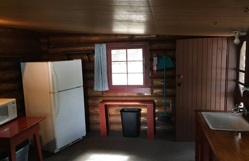 Deer River Cabin | Cabin #1 (Whitetail) Beautiful log cabin situated right on the lake!