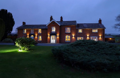Trefeglwys Cottage | Cabin ∙ 10 bedrooms ∙ 24 guests