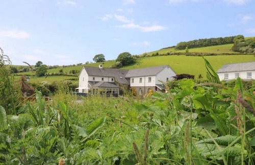 Llandre Cottage | Cabin ∙ 11 bedrooms ∙ 24 guests
