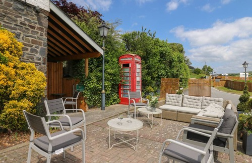 Llandre Cottage | Cabin ∙ 11 bedrooms ∙ 24 guests