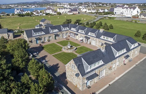 Trearddur Bay Cottage | Cabin ∙ 2 bedrooms ∙ 4 guests