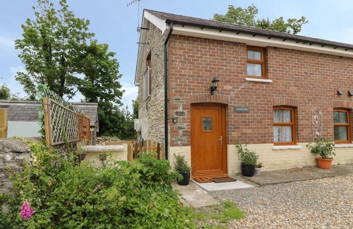 Llanybydder Cottage | Cabin ∙ 2 bedrooms ∙ 4 guests