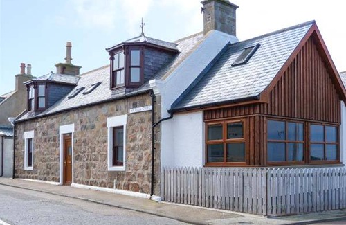 Buckie Cottage | Cabin ∙ 2 bedrooms ∙ 4 guests