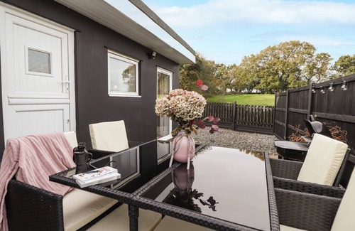 Denton Cottage | Cabin ∙ 2 bedrooms ∙ 3 guests