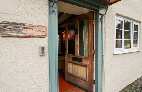 Clun Cottage | Cabin ∙ 2 bedrooms ∙ 3 guests