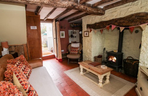 Clun Cottage | Cabin ∙ 2 bedrooms ∙ 3 guests
