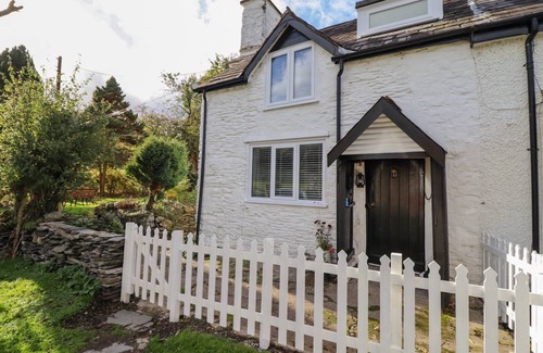 Corwen Cottage | Cabin ∙ 2 bedrooms ∙ 4 guests