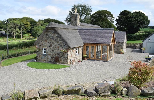 Llanfihangel-Ystrad Cottage | Cabin ∙ 2 bedrooms ∙ 4 guests