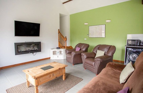 Newcastle-on-Clun Cottage | Cabin ∙ 2 bedrooms ∙ 4 guests