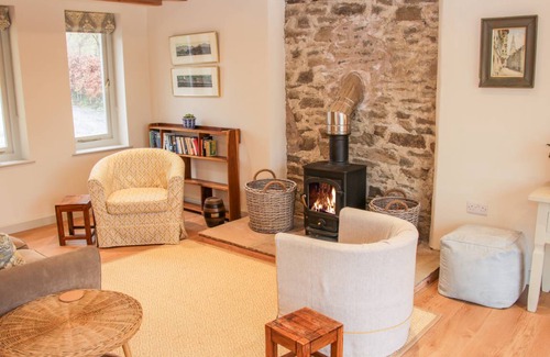 Hopton Castle Cottage | Cabin ∙ 2 bedrooms ∙ 4 guests