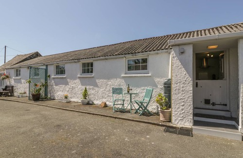 Bryngwran Cottage | Cabin ∙ 2 bedrooms ∙ 4 guests