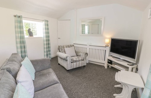 Bryngwran Cottage | Cabin ∙ 2 bedrooms ∙ 4 guests
