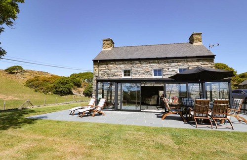 Porthmadog Cottage | Cabin ∙ 2 bedrooms ∙ 6 guests