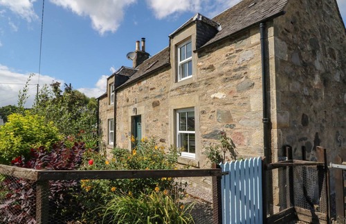 Grandtully Cottage | Cabin ∙ 3 bedrooms ∙ 6 guests
