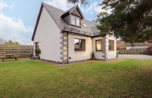 Grantown-on-Spey Cottage | Cabin ∙ 3 bedrooms ∙ 6 guests