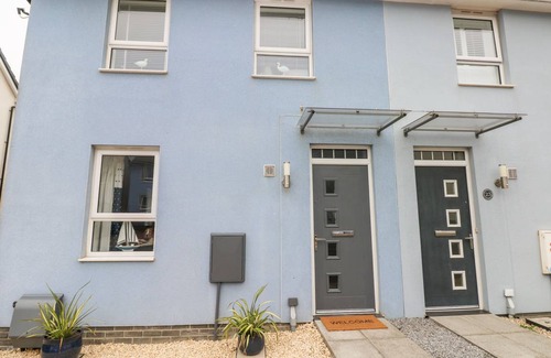 Ogmore-by-Sea Cottage | Cabin ∙ 3 bedrooms ∙ 6 guests