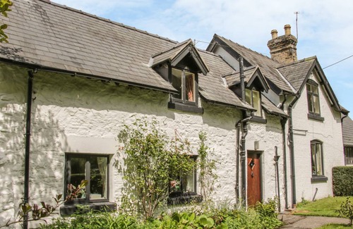 Bronygarth Cottage | Cabin ∙ 3 bedrooms ∙ 5 guests