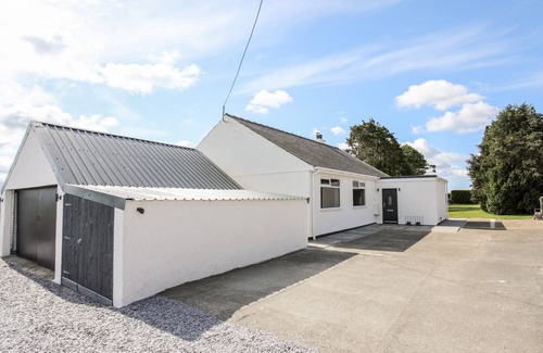 Llanfairpwllgwyngyll Cottage | Cabin ∙ 3 bedrooms ∙ 6 guests