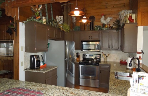 Eureka Springs Cabin | Cabin, 3 beds/baths, sleeps 8, large yard for pets, hot tub, stocked kitchen