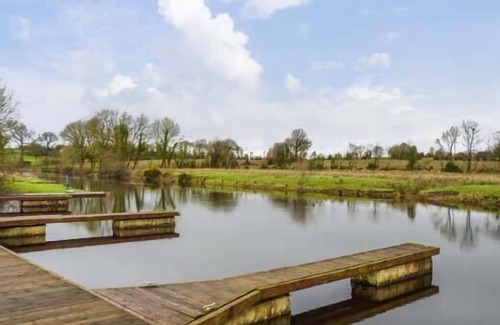 Ardue Cabin | CABIN 3, pet friendly, with a garden in Ballyconnell, County Cavan