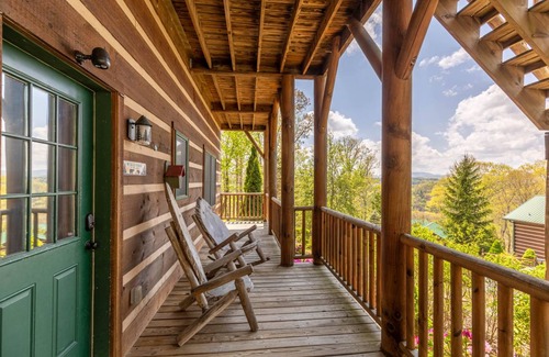 Boone Cabin | Cabin ∙ 4 bedrooms ∙ 10 guests