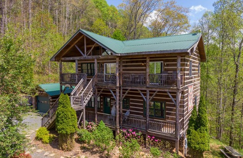 Boone Cabin | Cabin ∙ 4 bedrooms ∙ 10 guests