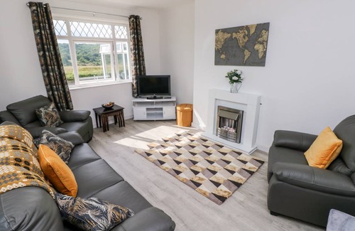Cilgerran Cottage | Cabin ∙ 4 bedrooms ∙ 8 guests