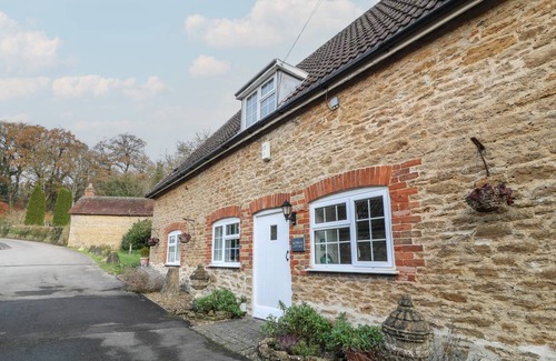 Shoscombe Cottage | Cabin ∙ 4 bedrooms ∙ 8 guests