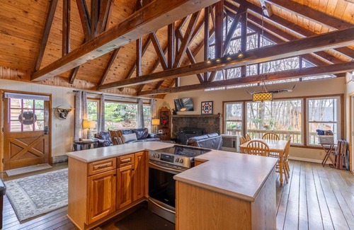Fleetwood Cabin | Cabin ∙ 4 bedrooms ∙ 12 guests