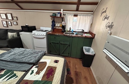 Christopher Creek Cabin | Cabin #4 - Studio with fireplace