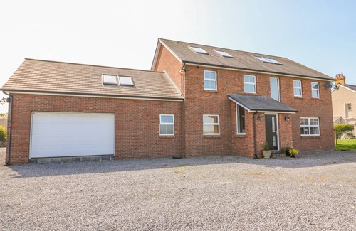Tremain Cottage | Cabin ∙ 5 bedrooms ∙ 10 guests