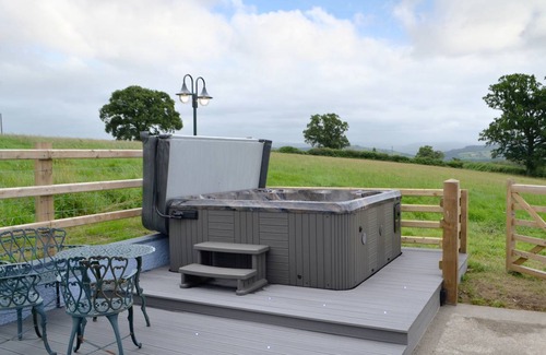 Llansadwrn Cottage | Cabin ∙ 5 bedrooms ∙ 10 guests